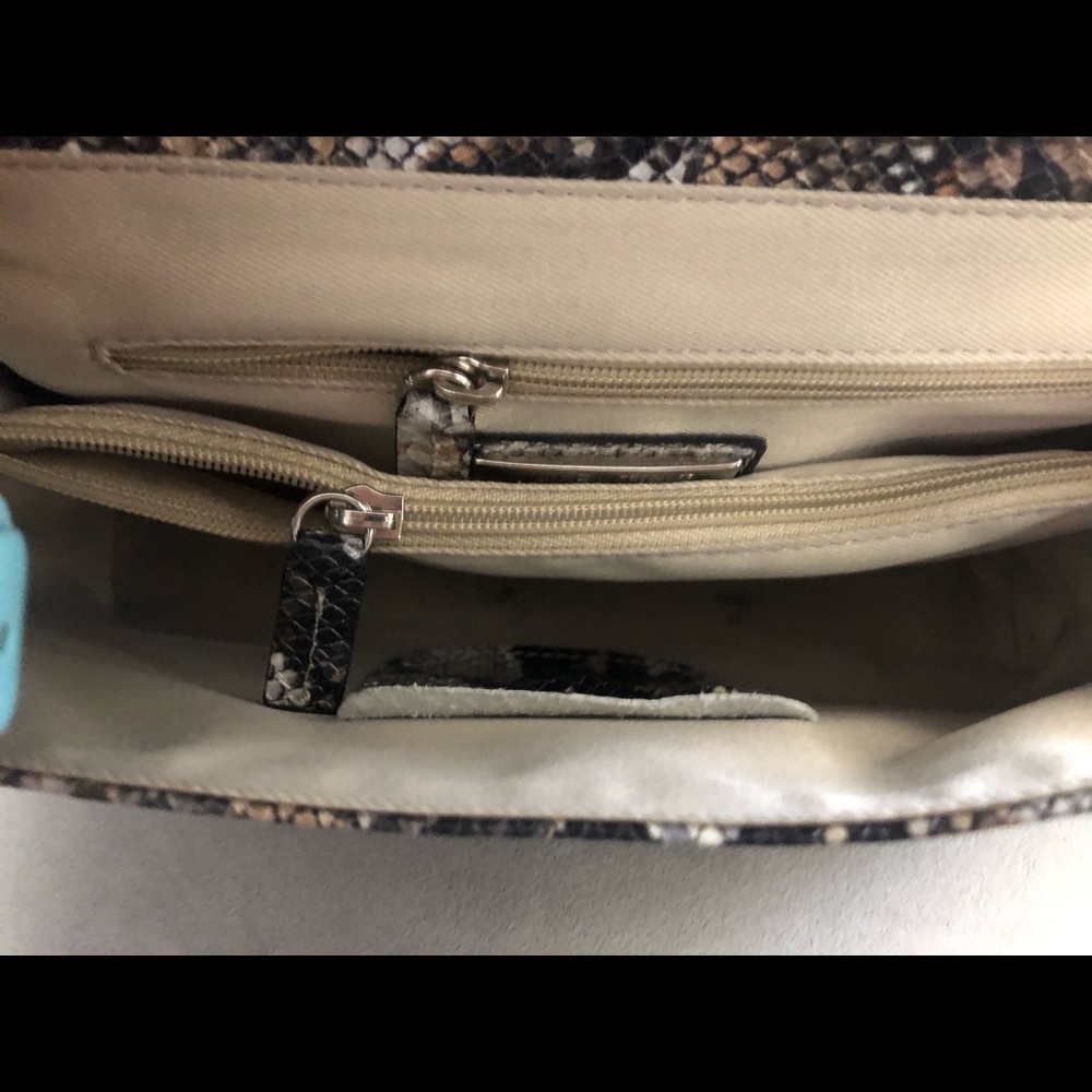 💋Valentino💋 Python medium crossbody bag. - Picture 5 of 8